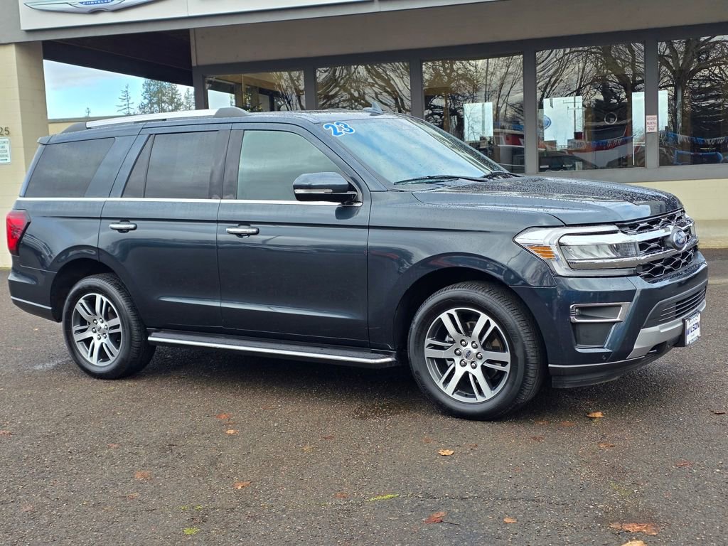 Used 2023 Ford Expedition Limited image 3