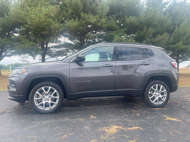 Certified 2022 Jeep Compass Latitude AWD/4WD image 1