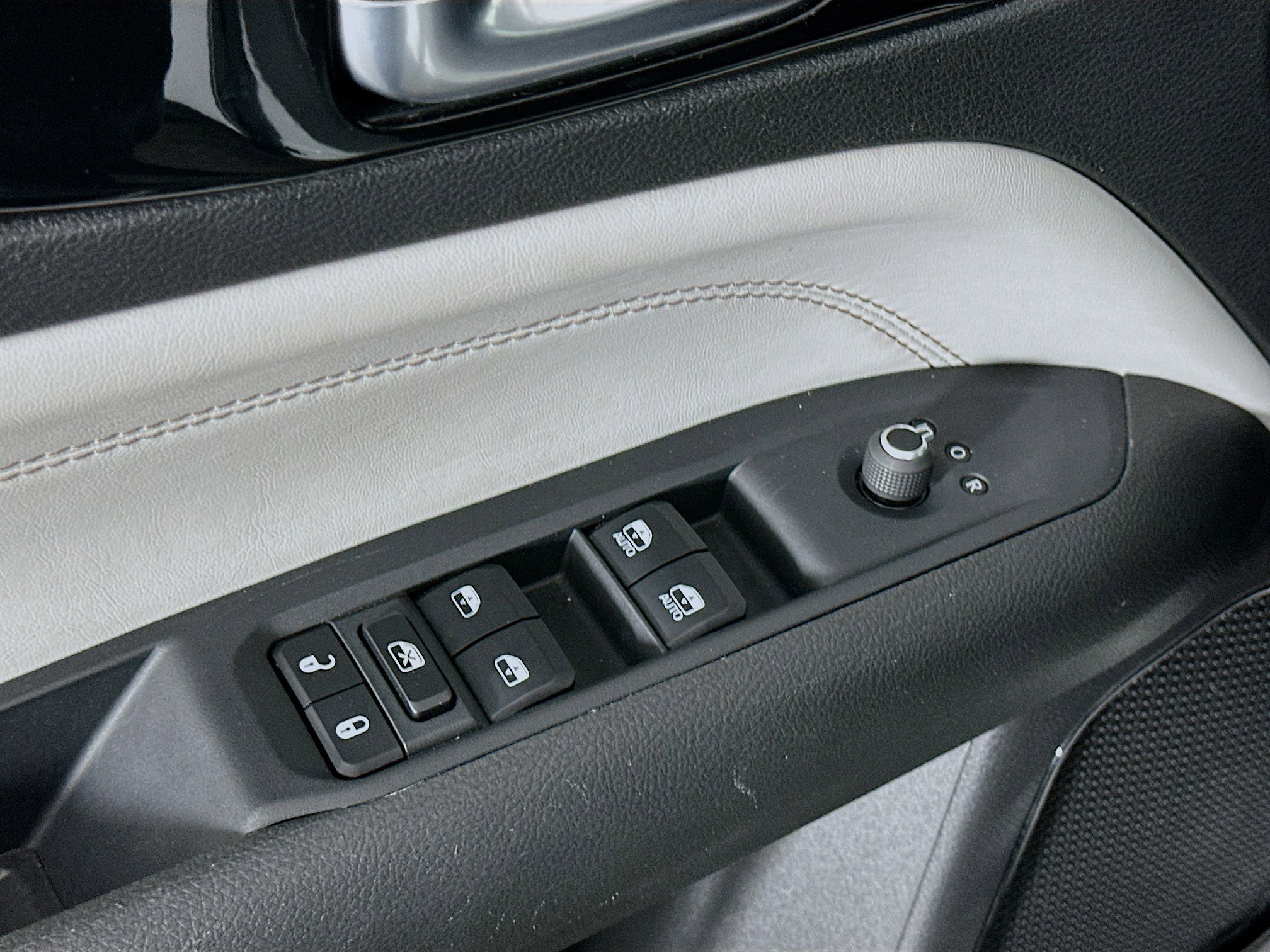 Used 2025 Jeep Compass Limited image 15