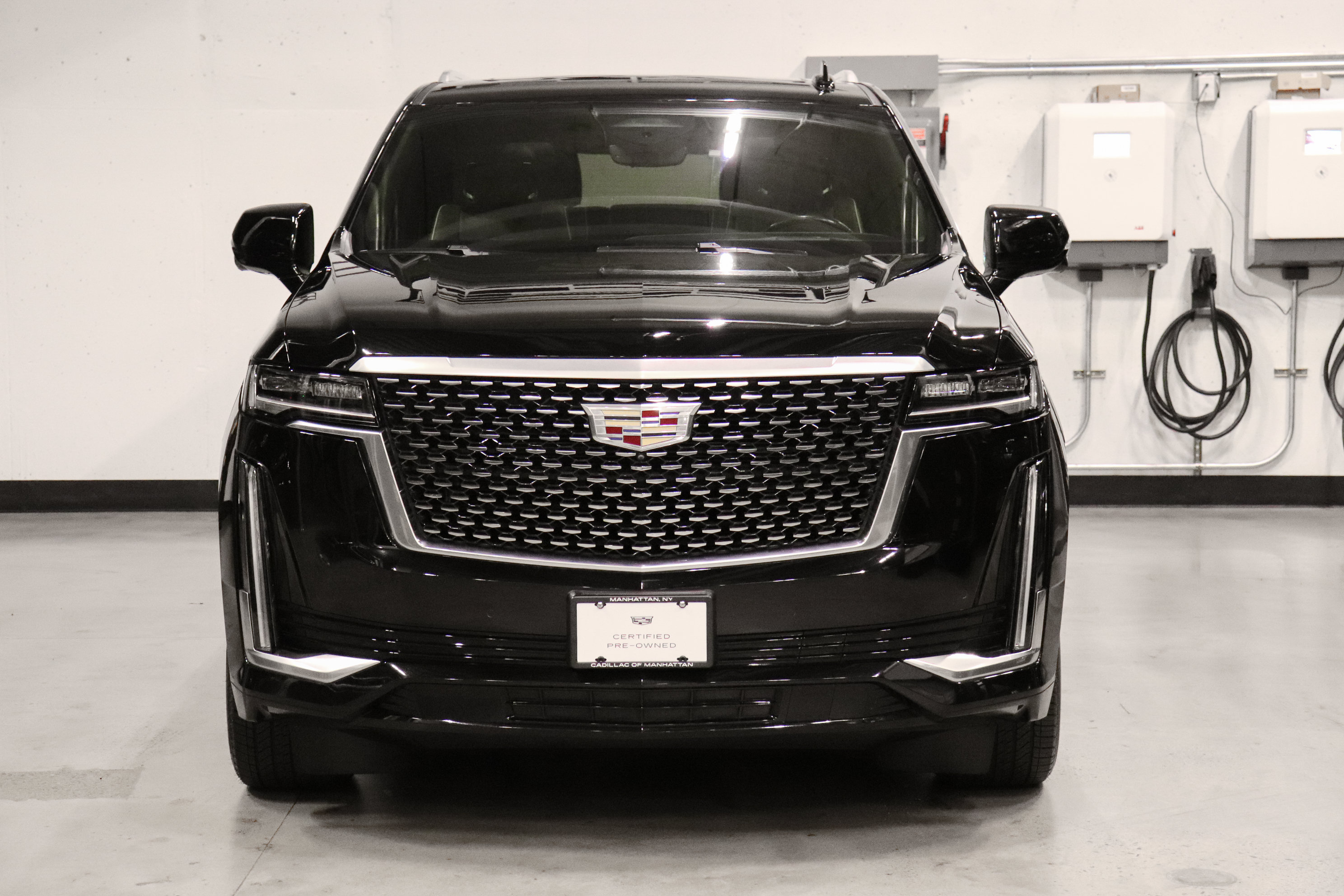Used 2023 Cadillac Escalade ESV Premium Luxury w/ Performance Package AWD/4WD image 8