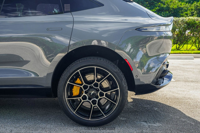Used 2021 Aston Martin DBX AWD/4WD image 5