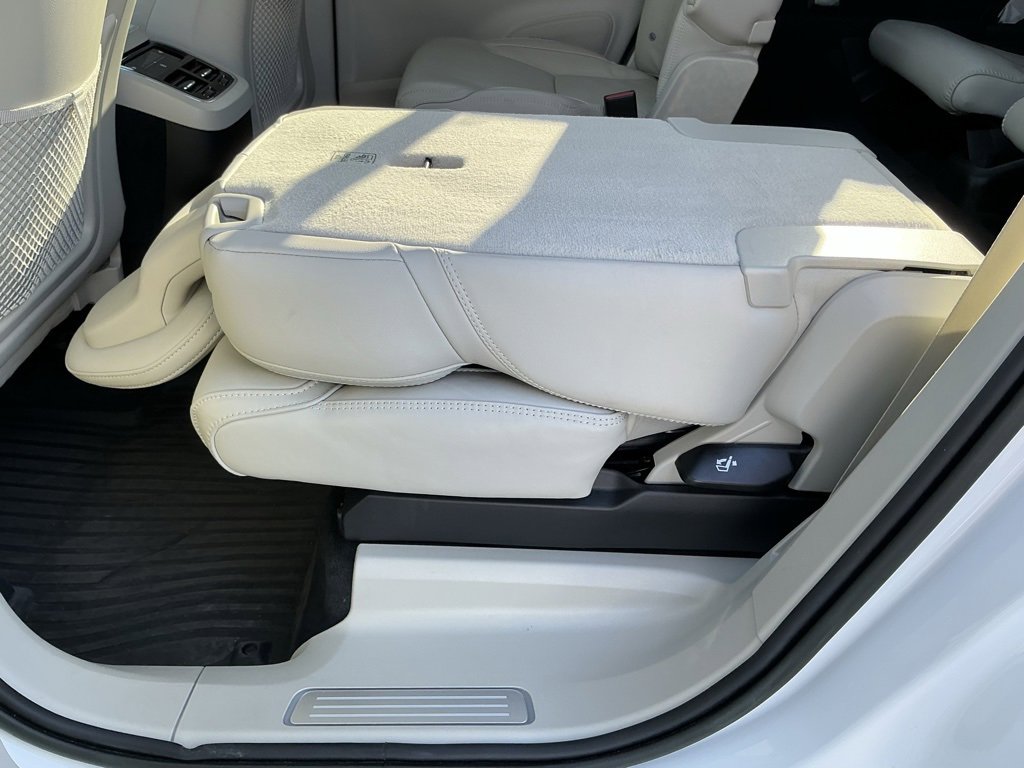 Used 2023 Volvo XC90 B6 Ultimate w/ Protection Package Premier image 31