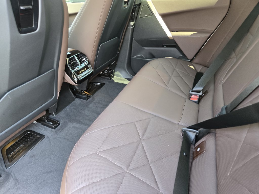 Certified 2024 BMW iX xDrive50 w/ Sport Package AWD/4WD image 33