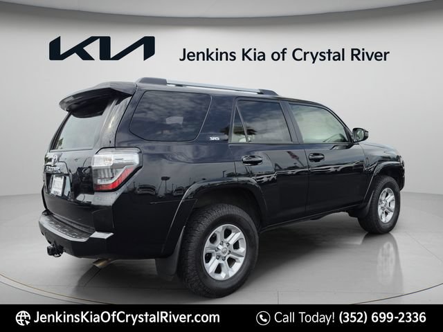 Used 2022 Toyota 4Runner SR5 AWD/4WD image 4