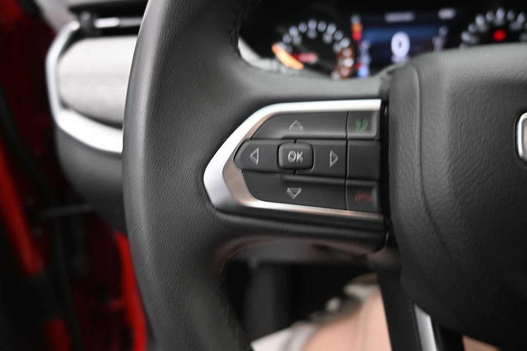 Used 2024 Jeep Compass Latitude AWD/4WD image 30