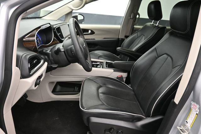 Used 2024 Chrysler Pacifica Limited FWD image 26