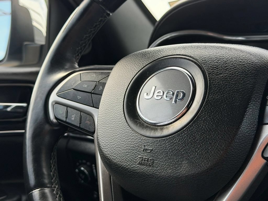 Used 2019 Jeep Grand Cherokee Overland AWD/4WD image 18