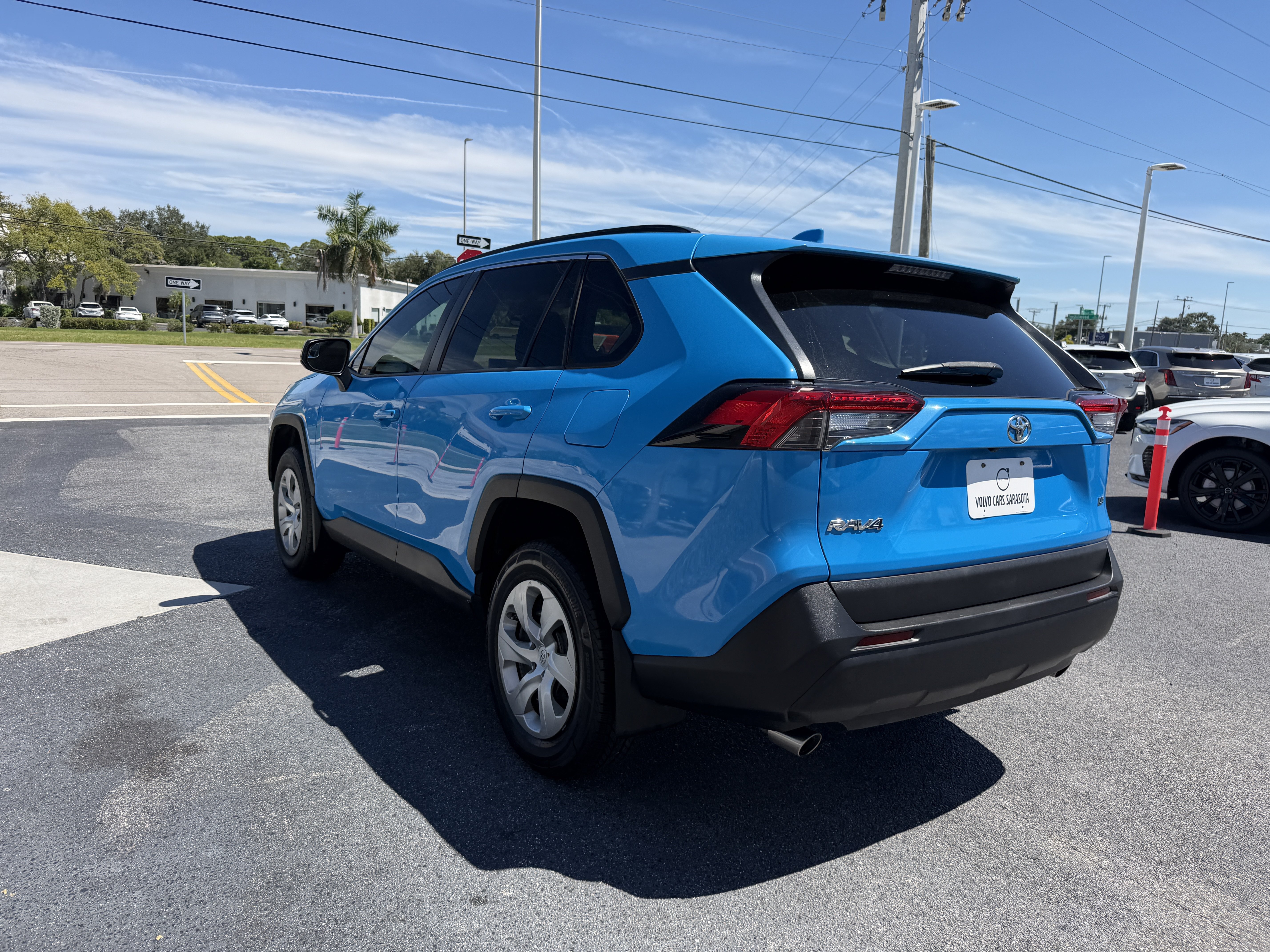 Used 2020 Toyota RAV4 LE FWD image 5