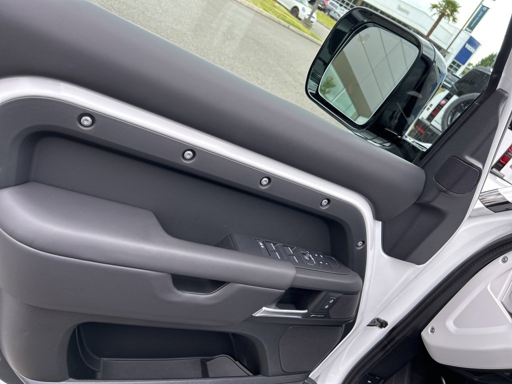 New 2025 Land Rover Defender 110 S image 11