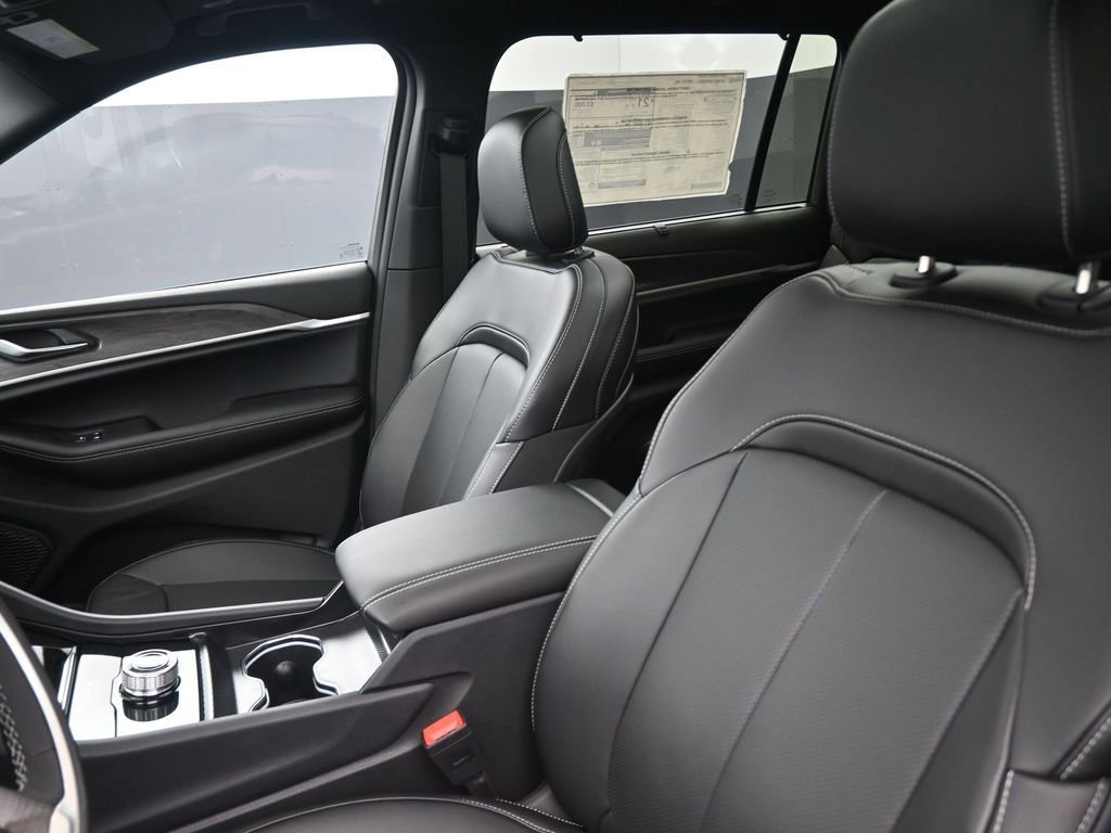 New 2025 Jeep Grand Cherokee L Limited w/ Luxury Tech Group II image 31