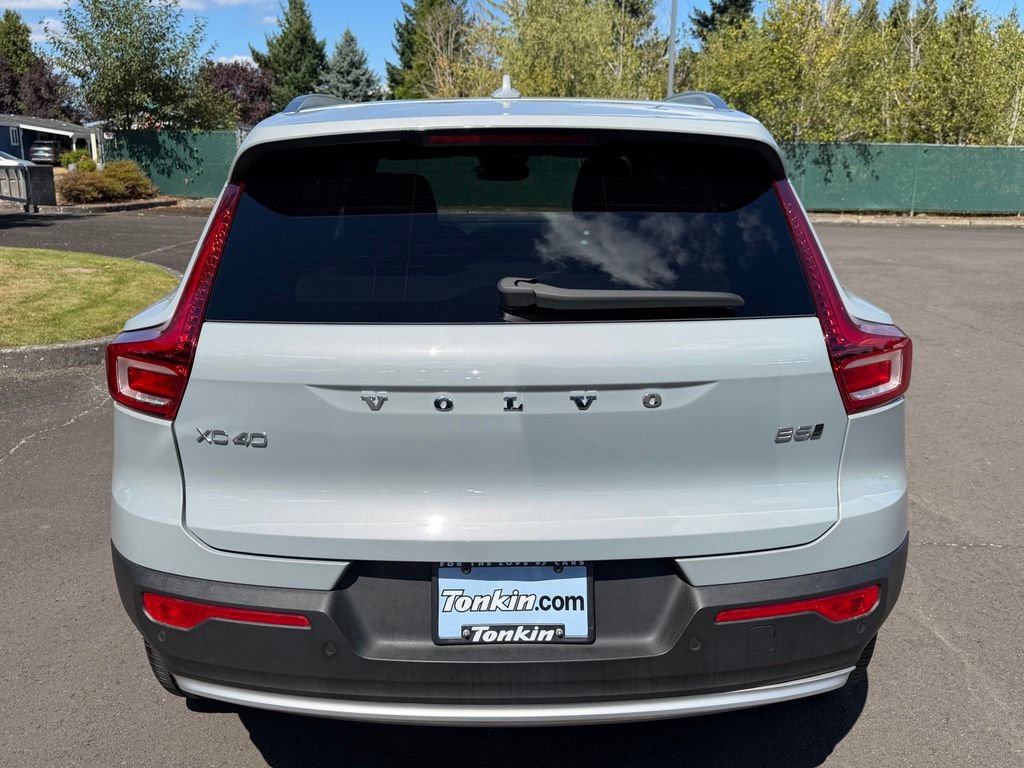Used 2025 Volvo XC40 B5 Core AWD/4WD image 7