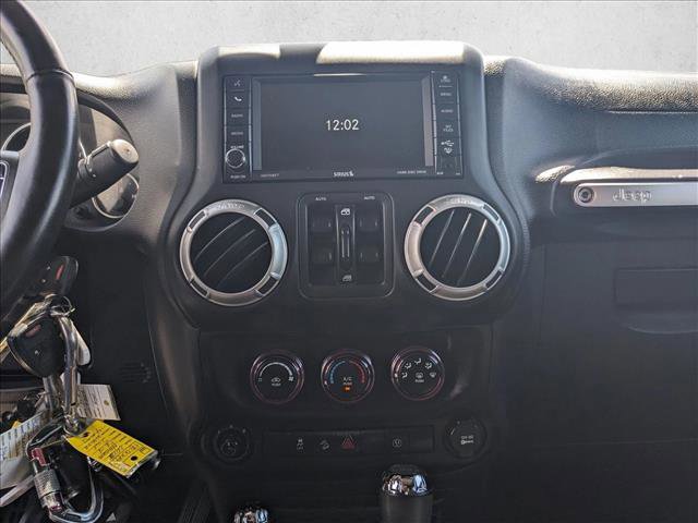 Used 2017 Jeep Wrangler Unlimited Rubicon w/ Connectivity Group image 14