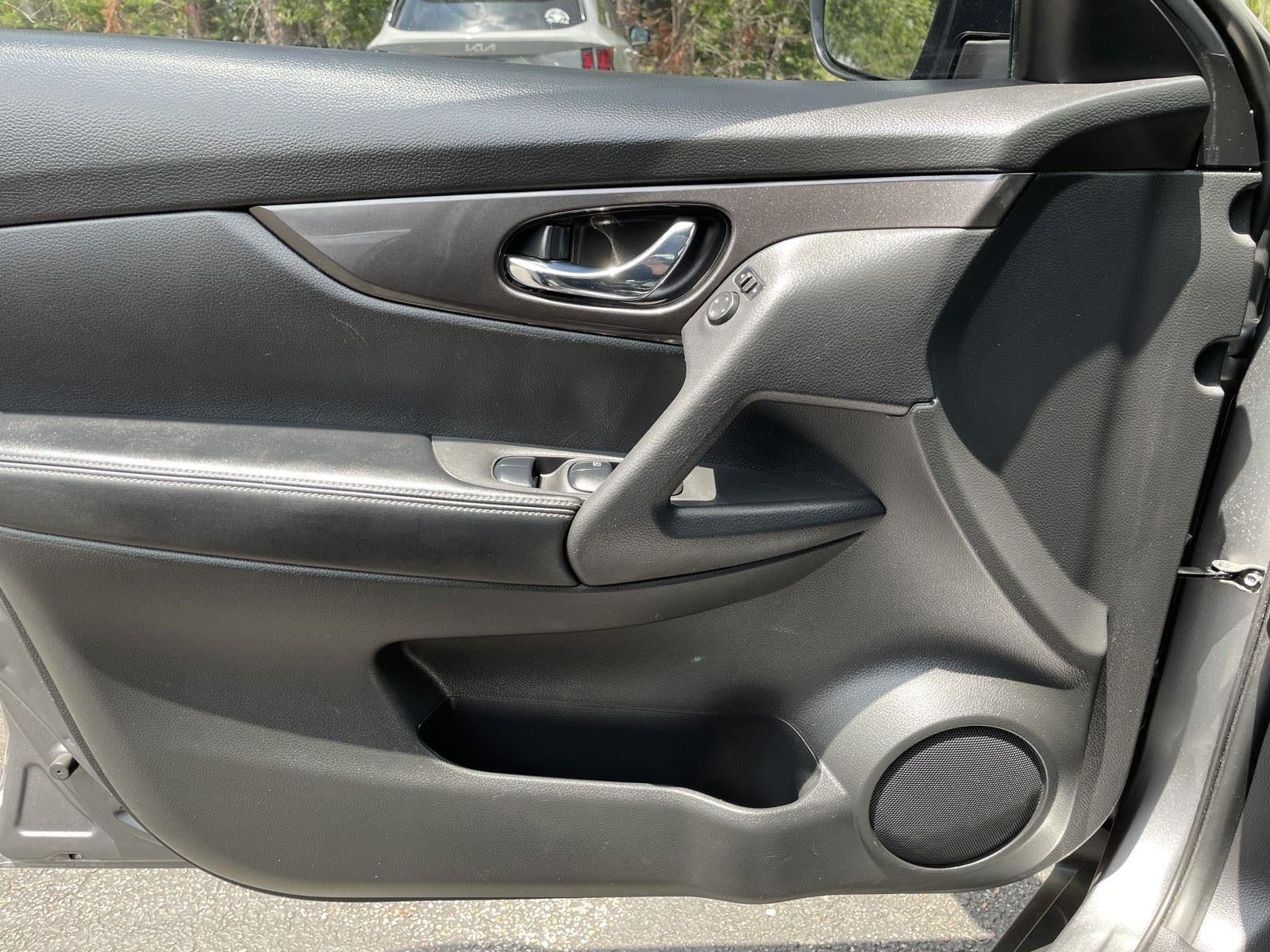 Used 2019 Nissan Rogue SV FWD image 35