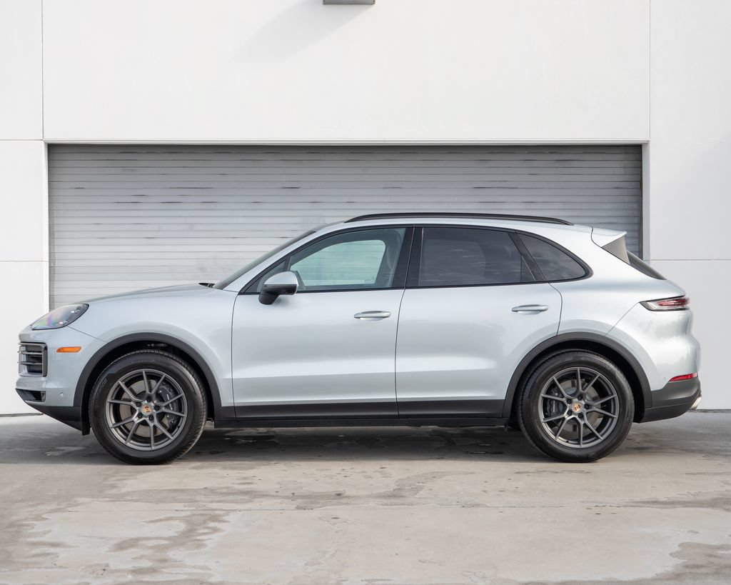 Certified 2026 Porsche Cayenne AWD/4WD image 2