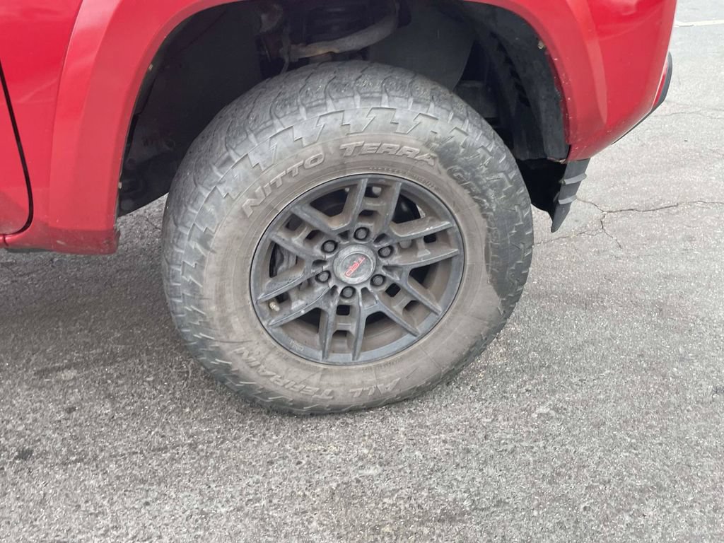 Used 2020 Toyota Tacoma SR5 AWD/4WD image 10