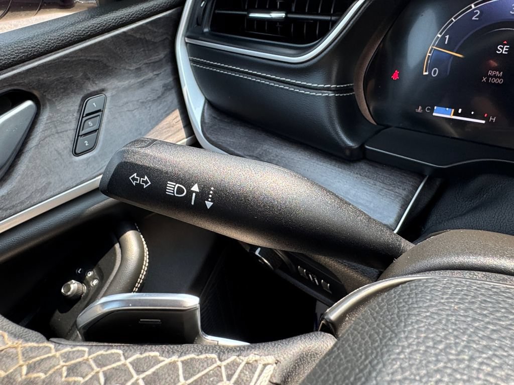 Used 2023 Jeep Grand Cherokee Limited AWD/4WD image 32