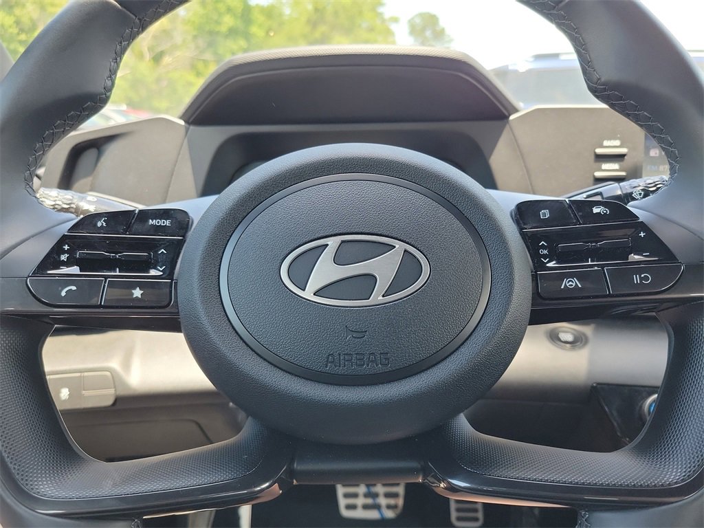 Used 2025 Hyundai Elantra Sport image 14