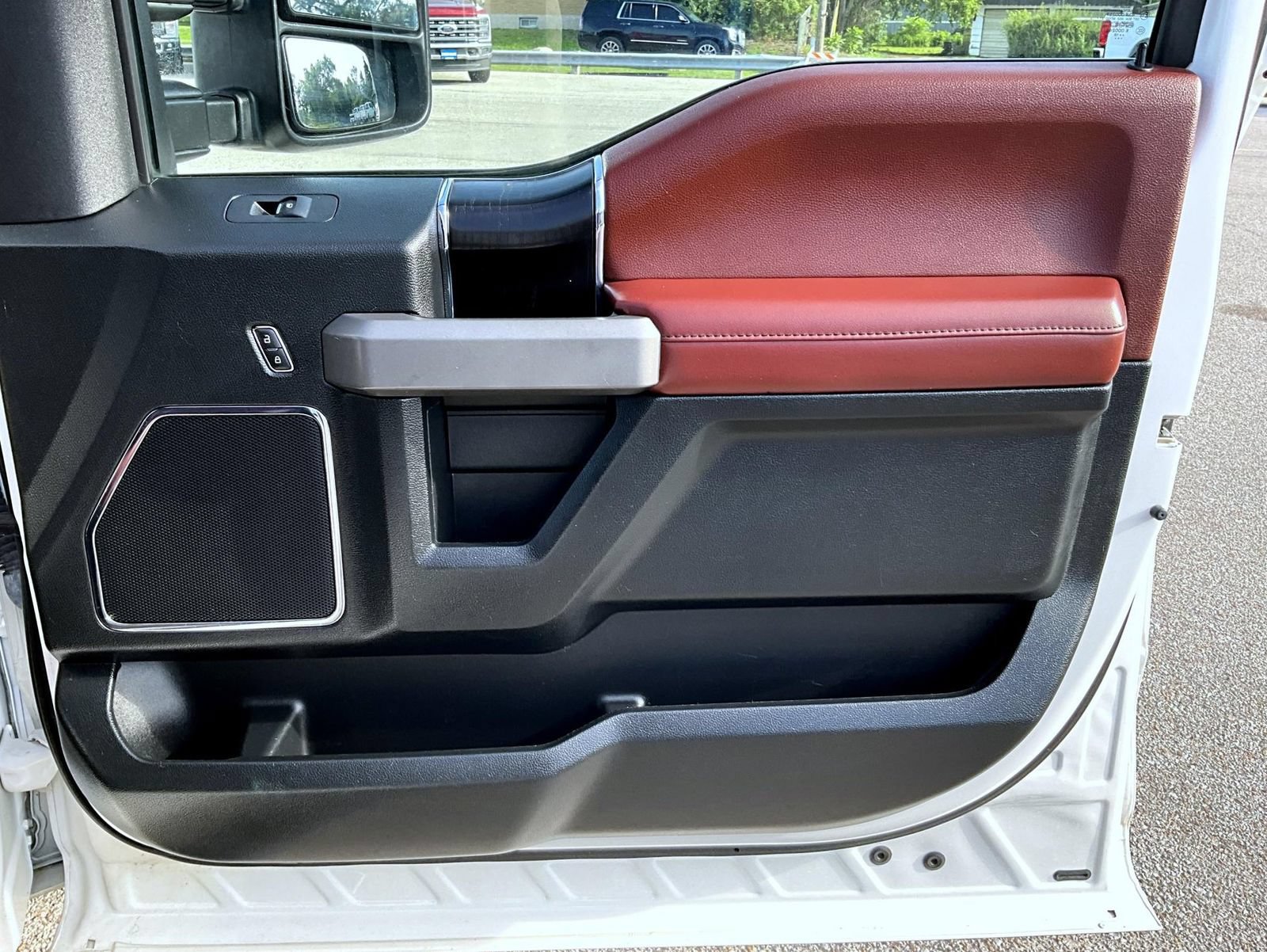 Used 2018 Ford F150 Platinum w/ Equipment Group 701A Luxury AWD/4WD image 21