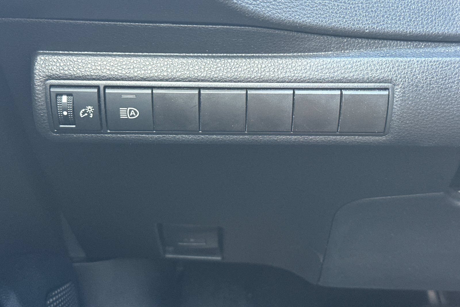 Used 2024 Toyota Corolla LE FWD image 39
