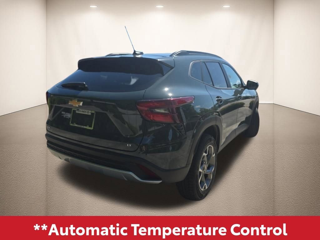 Used 2025 Chevrolet Trax LT FWD image 4