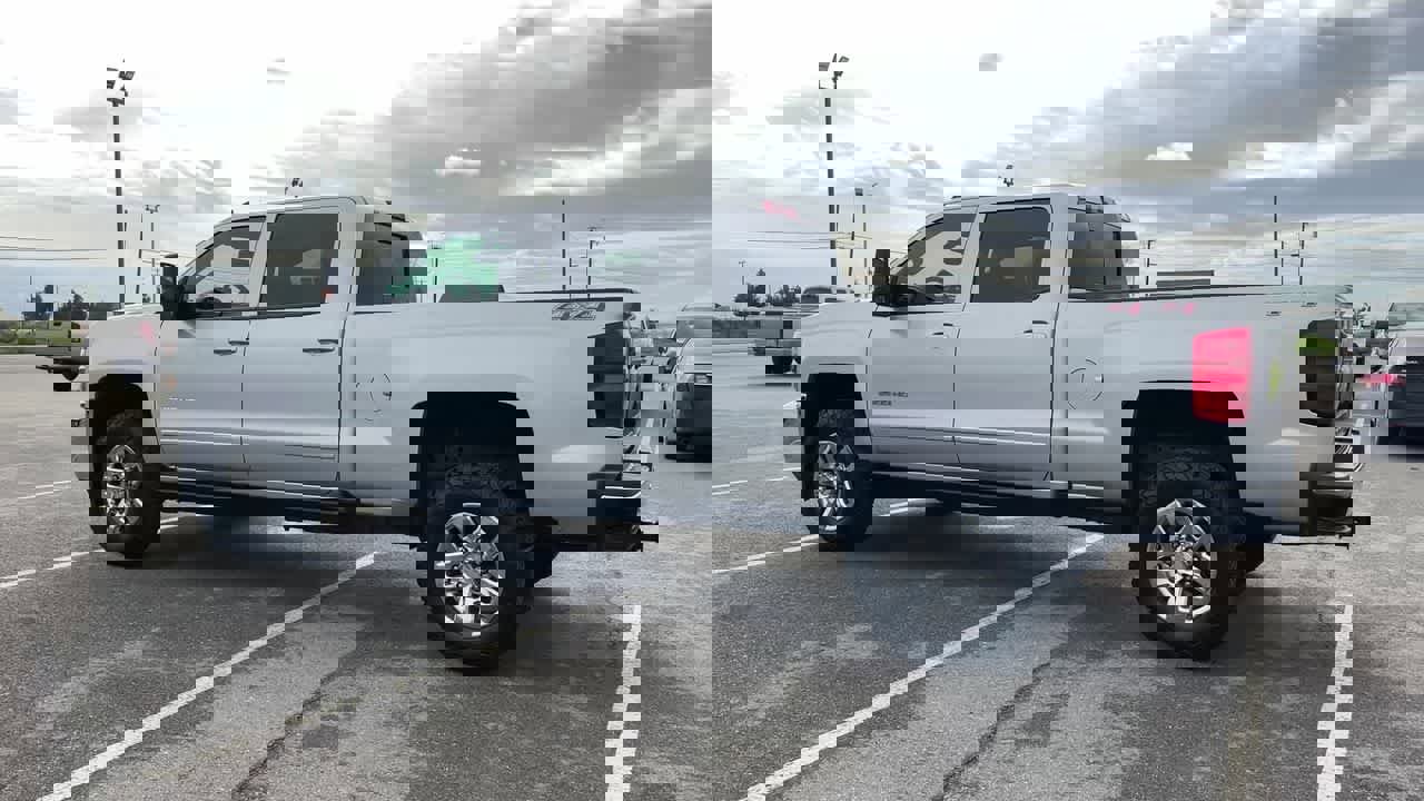 Used 2016 Chevrolet Silverado 2500 LT w/ LT Convenience Package image 9