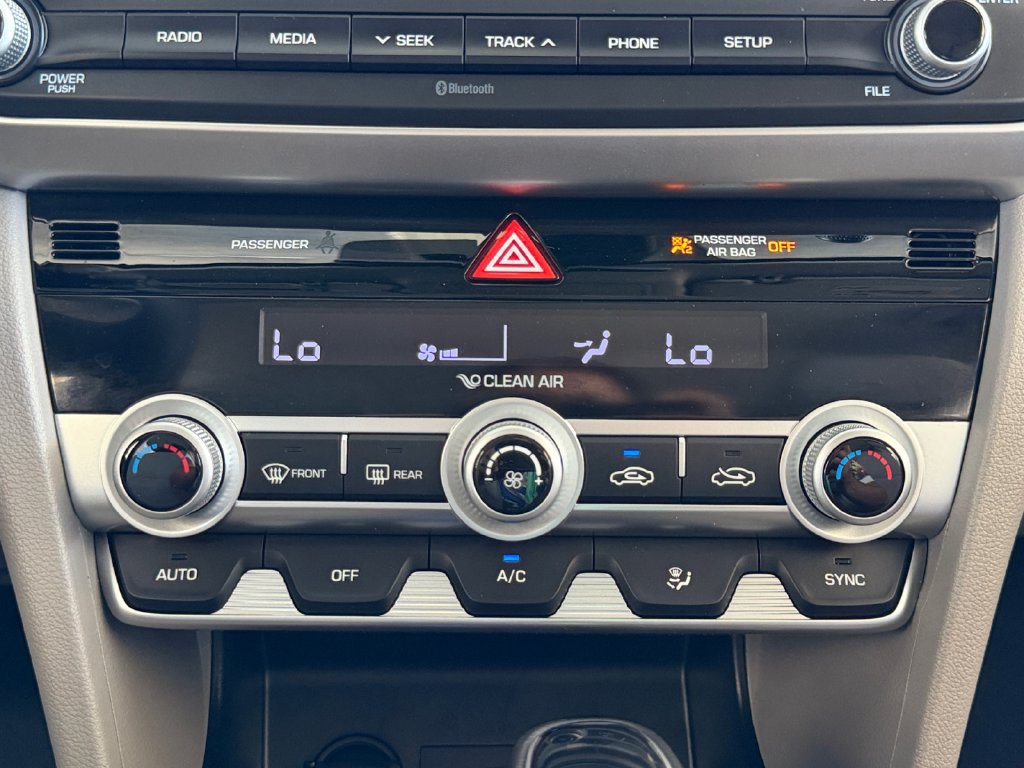Used 2020 Hyundai Elantra SE FWD image 26