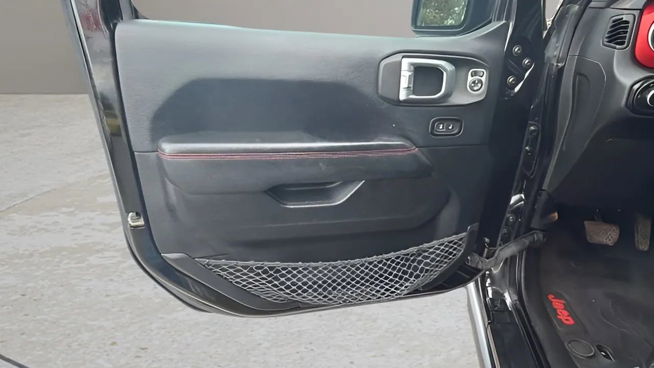 Used 2018 Jeep Wrangler Unlimited Rubicon image 38