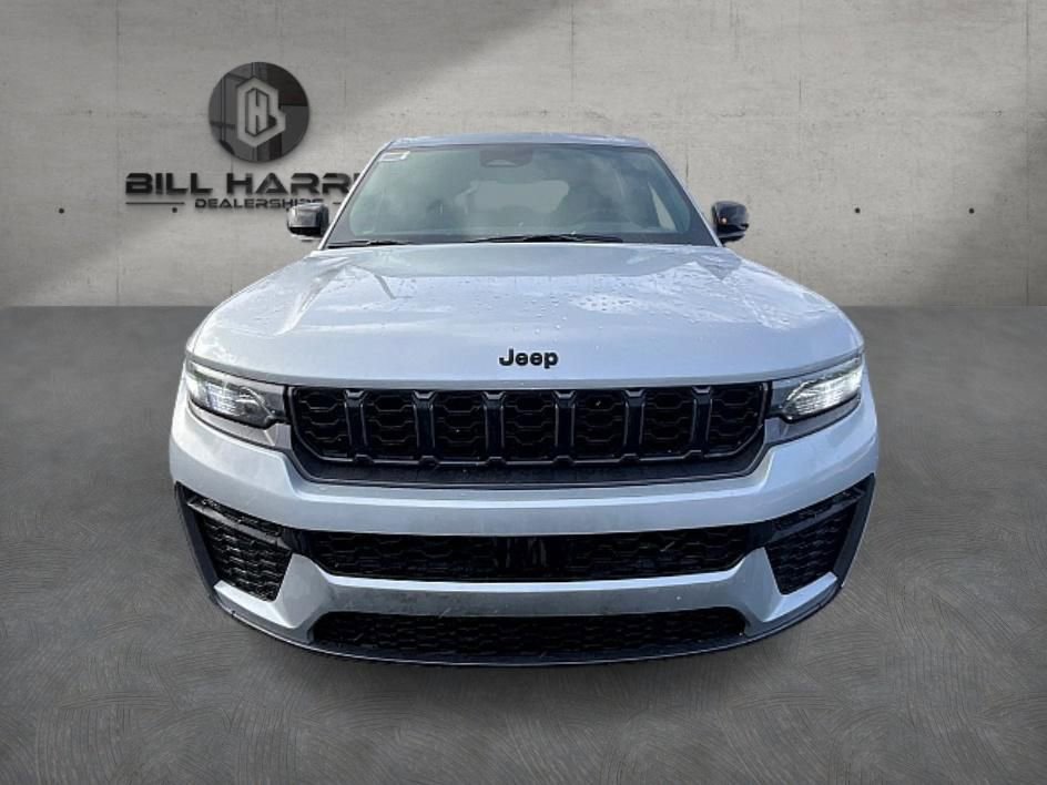 New 2026 Jeep Grand Cherokee Laredo image 2