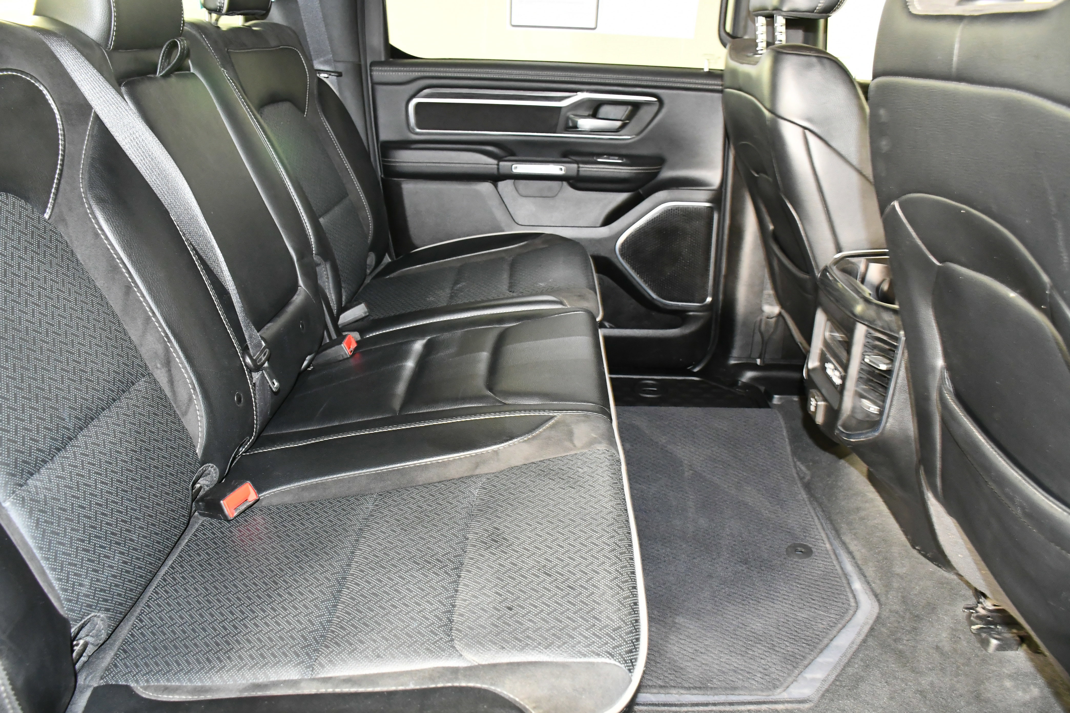 Used 2024 RAM 1500 Laramie image 47