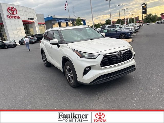Certified 2021 Toyota Highlander XLE AWD/4WD image 2