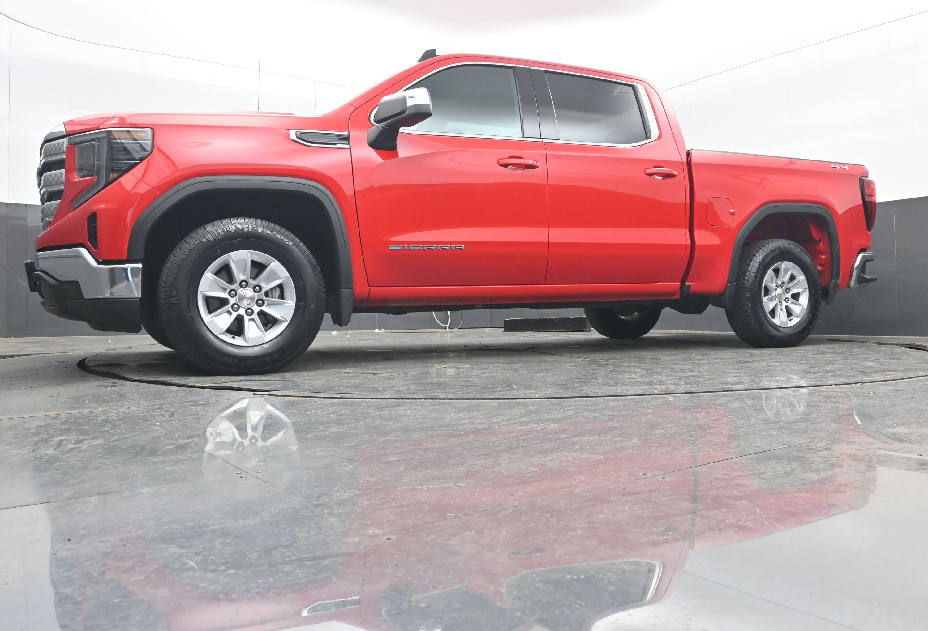 Used 2024 GMC Sierra 1500 SLE image 27