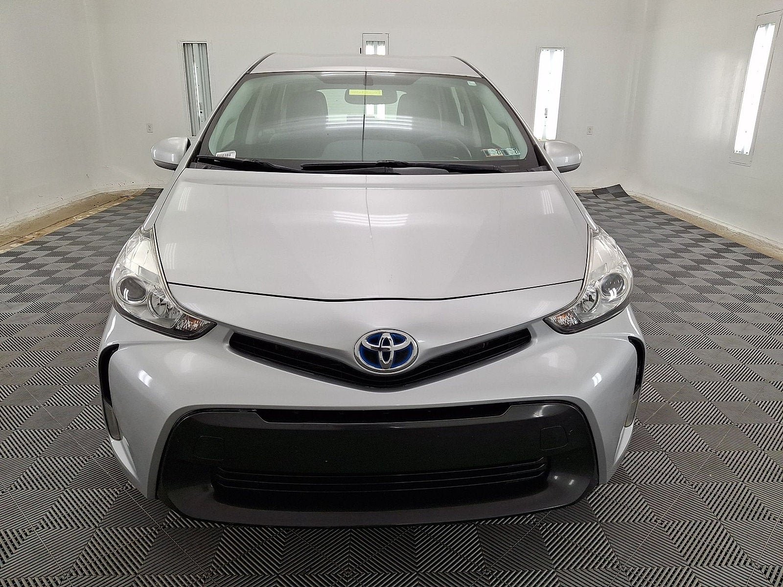 Used 2017 Toyota Prius V Four w/ Carpet Mat Package FWD image 21