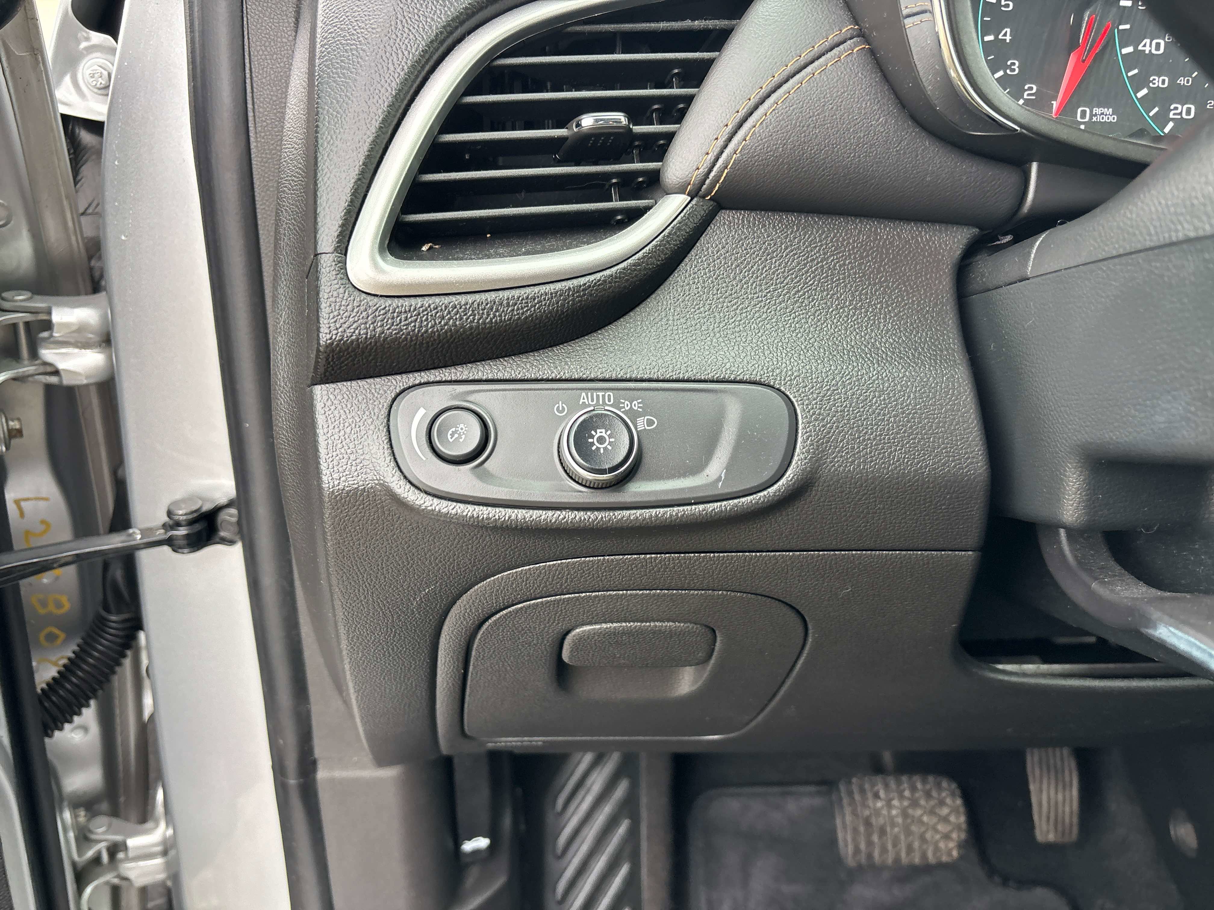 Used 2019 Chevrolet Trax LT w/ LT Convenience Package image 19