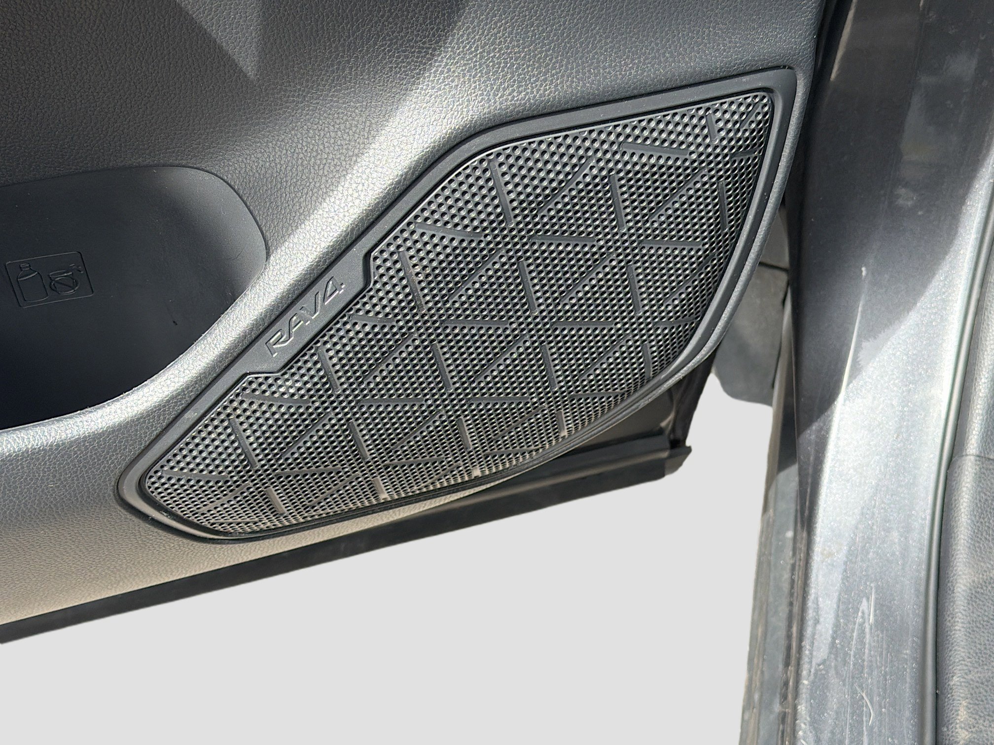 Used 2021 Toyota RAV4 XLE Premium image 25