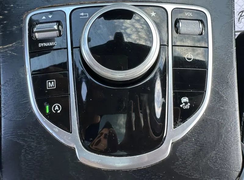 Used 2019 Mercedes-Benz GLC 300 w/ Parking Assistance Package image 38
