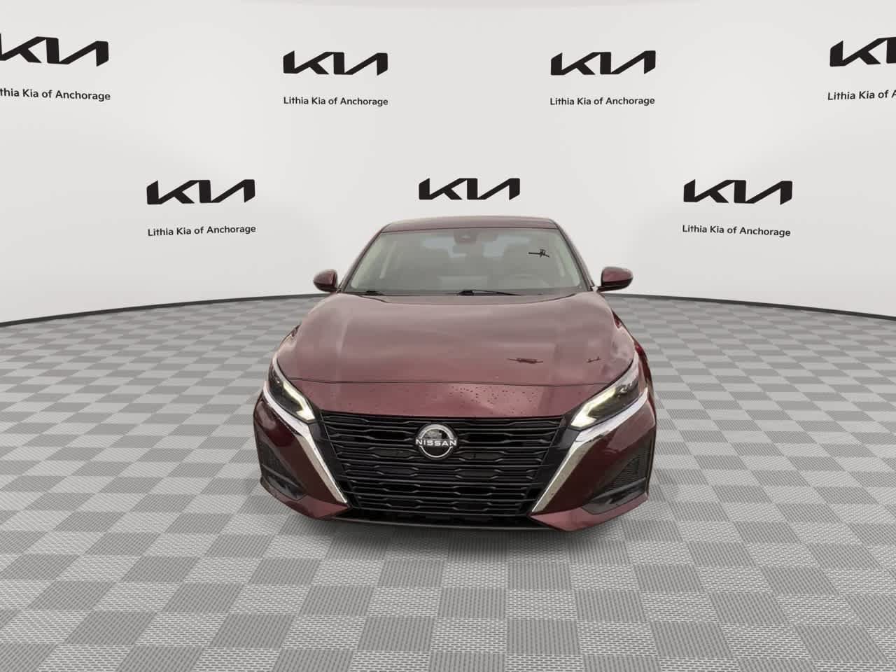 Used 2024 Nissan Altima 2.5 SV w/ SV Premium Package FWD image 3