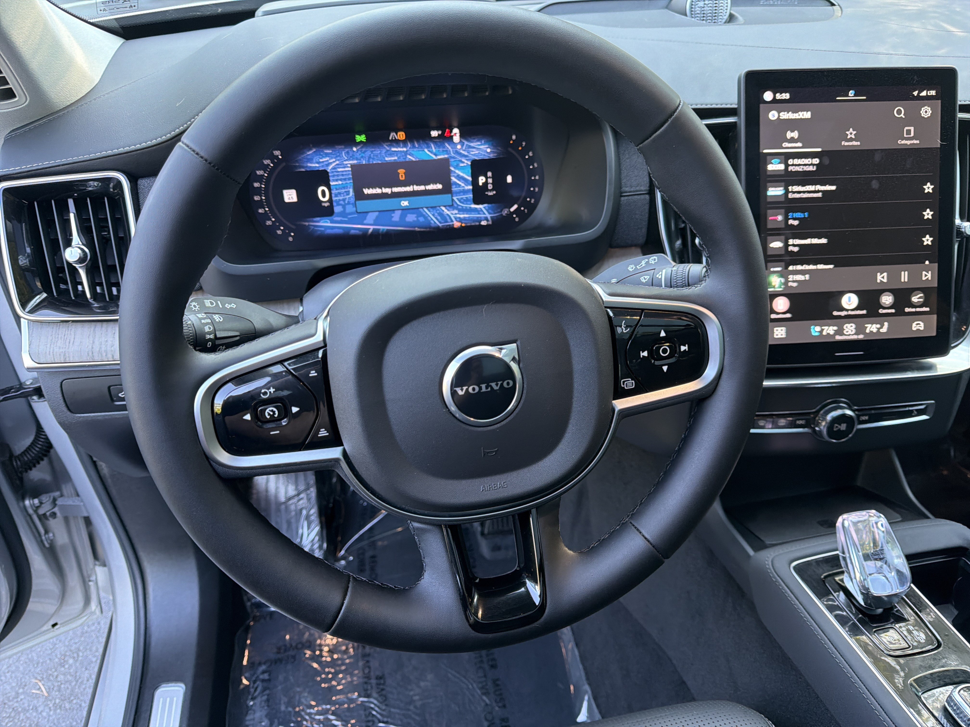 Used 2025 Volvo XC90 B6 Ultra w/ Protection Package Premier AWD/4WD image 18