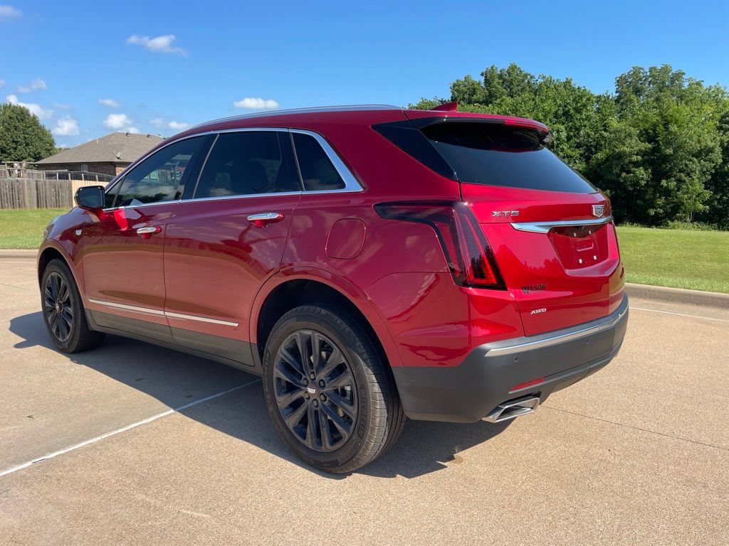 Used 2025 Cadillac XT5 Luxury w/ LPO, Red Accent Package AWD/4WD image 3