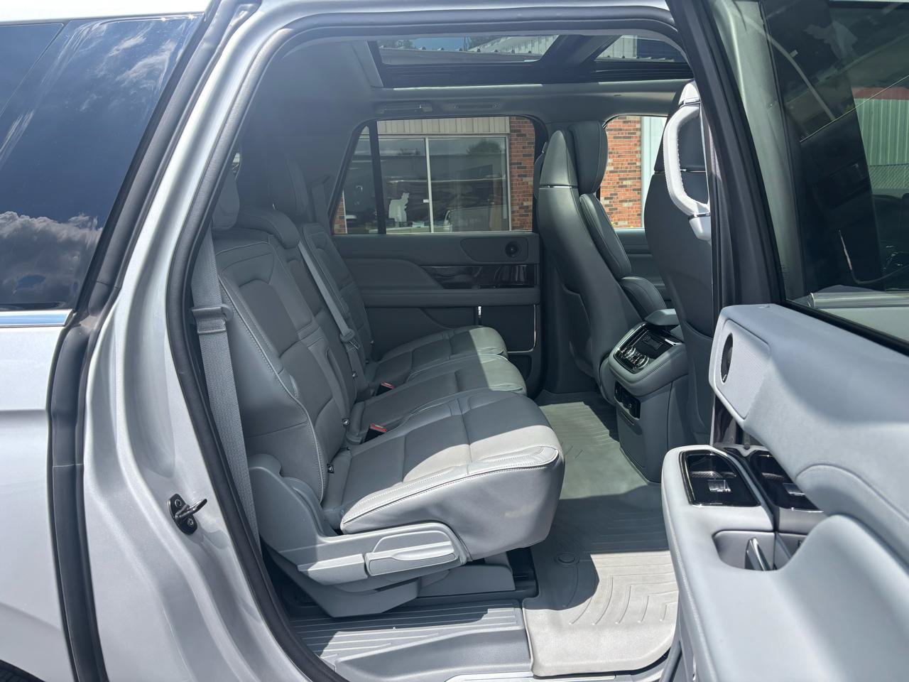 Used 2018 Lincoln Navigator L Reserve w/ Technology Package AWD/4WD image 16