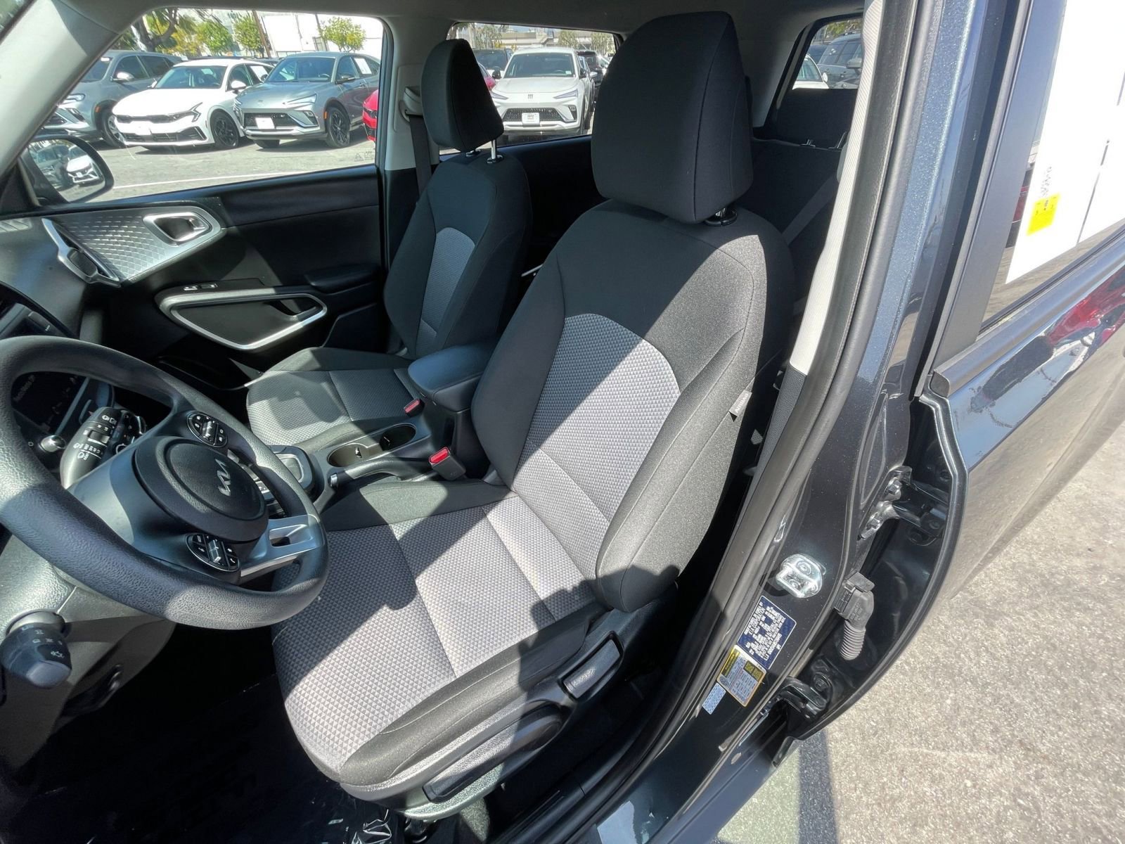 Used 2025 Kia Soul LX w/ LX Technology Package FWD image 36