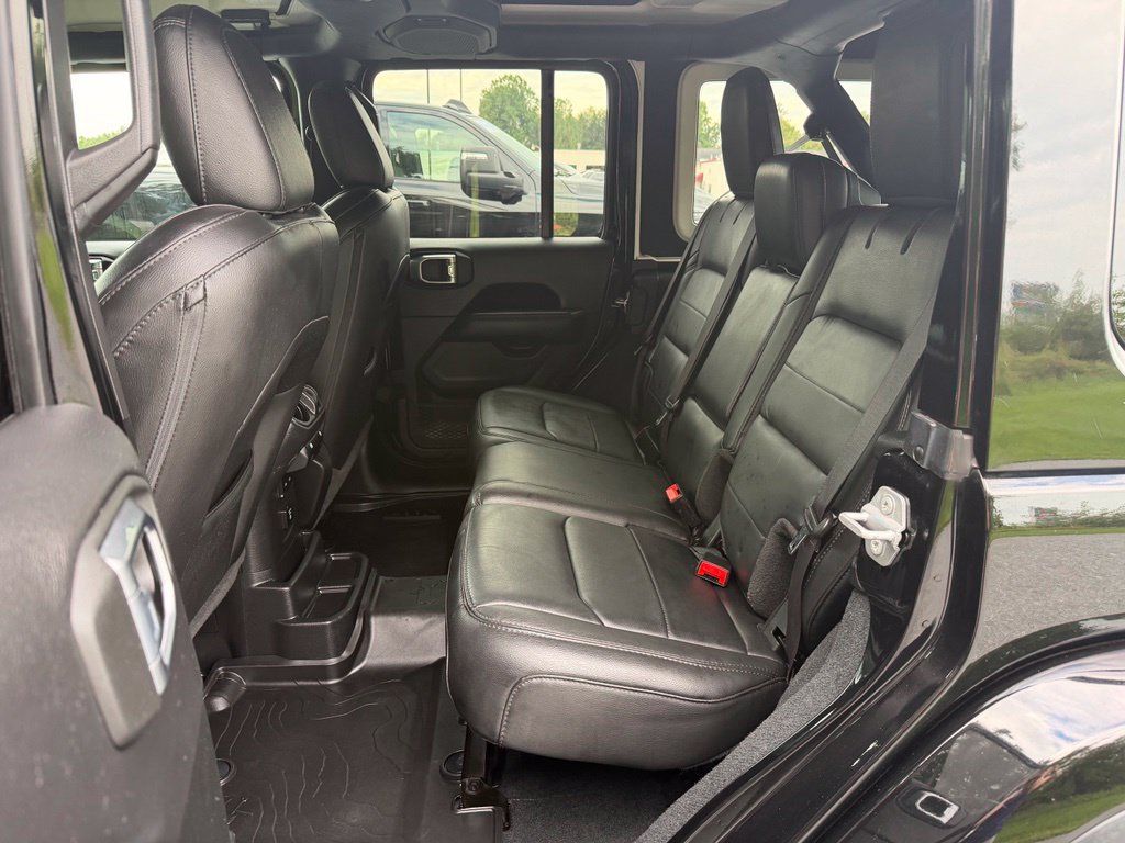 Used 2022 Jeep Wrangler Unlimited Sahara AWD/4WD image 19