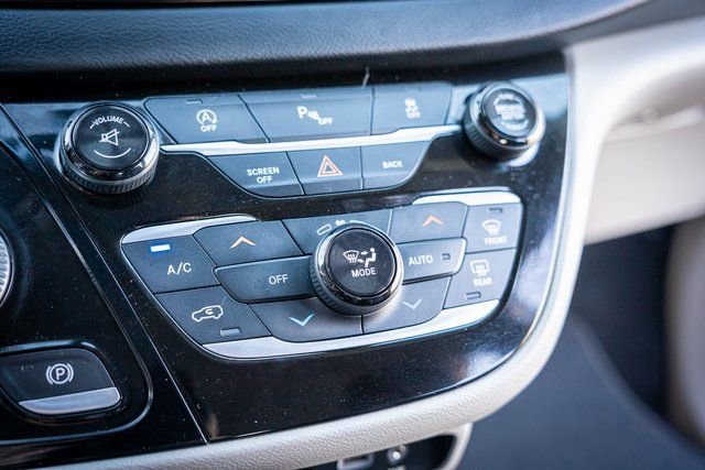 Used 2017 Chrysler Pacifica Touring-L Plus image 24