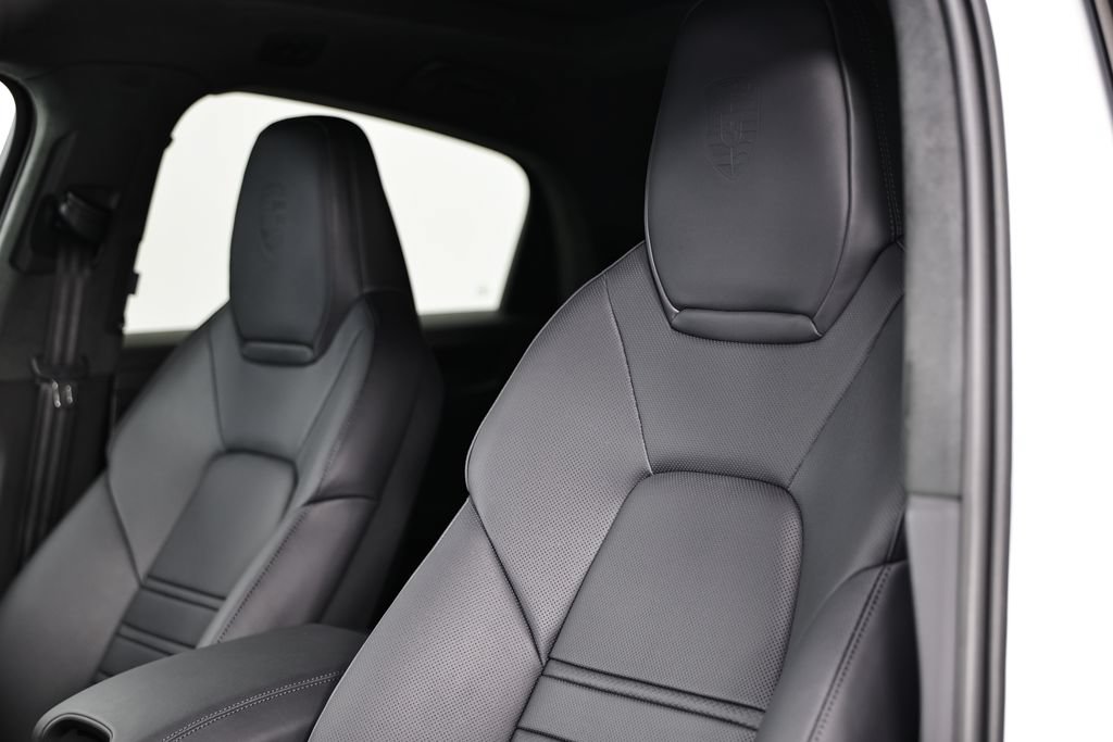 New 2026 Porsche Cayenne GTS AWD/4WD image 23