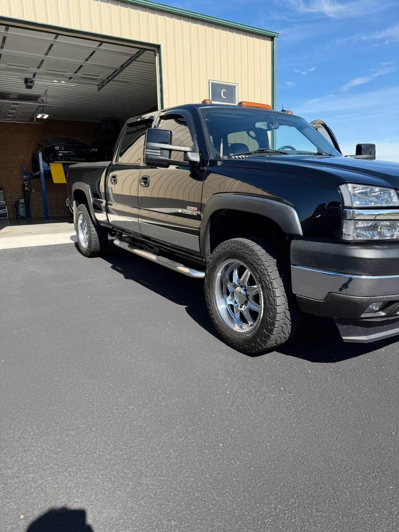 Used 2004 Chevrolet Silverado 2500 LT w/ Heavy-Duty Power Package AWD/4WD image 1