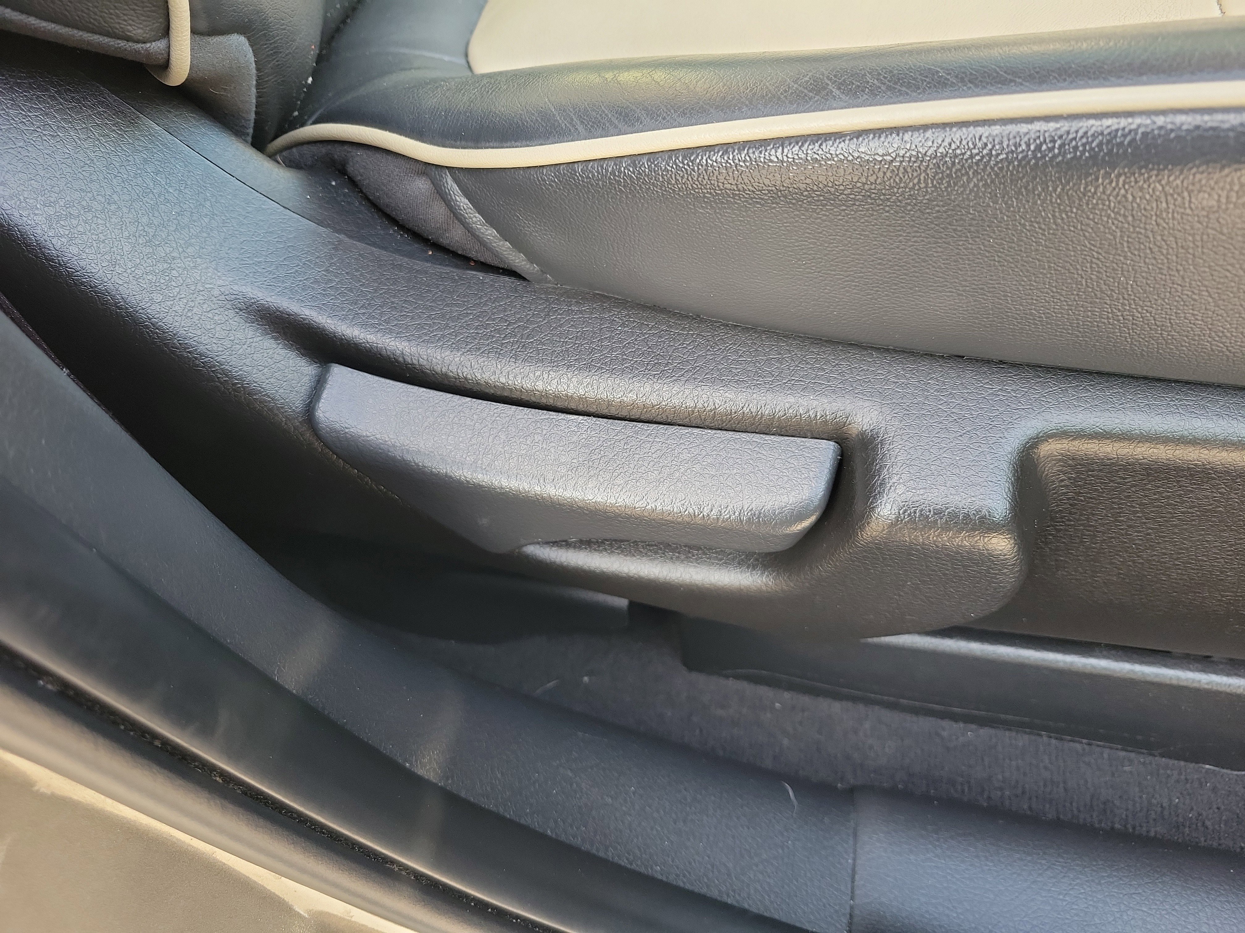 Used 2011 Kia Sorento EX w/ Limited Pkg image 9