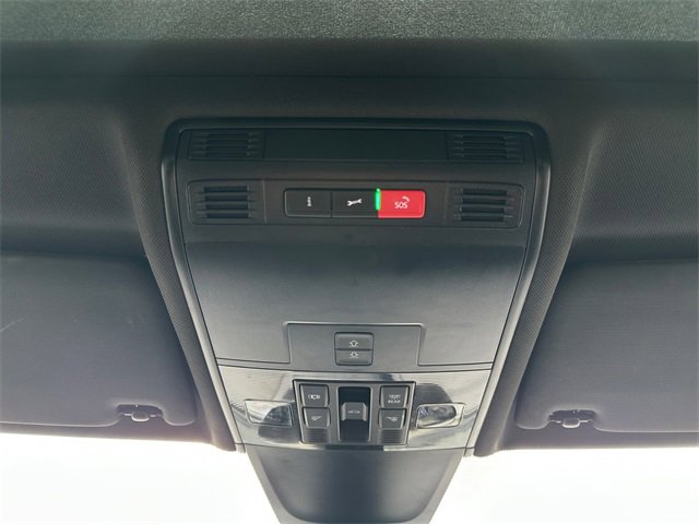 Used 2022 Volkswagen Tiguan SE R-Line image 28