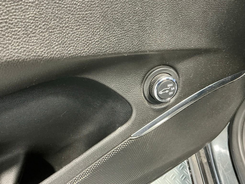 Used 2020 Buick Enclave Essence w/ LPO, Cargo Package FWD image 9