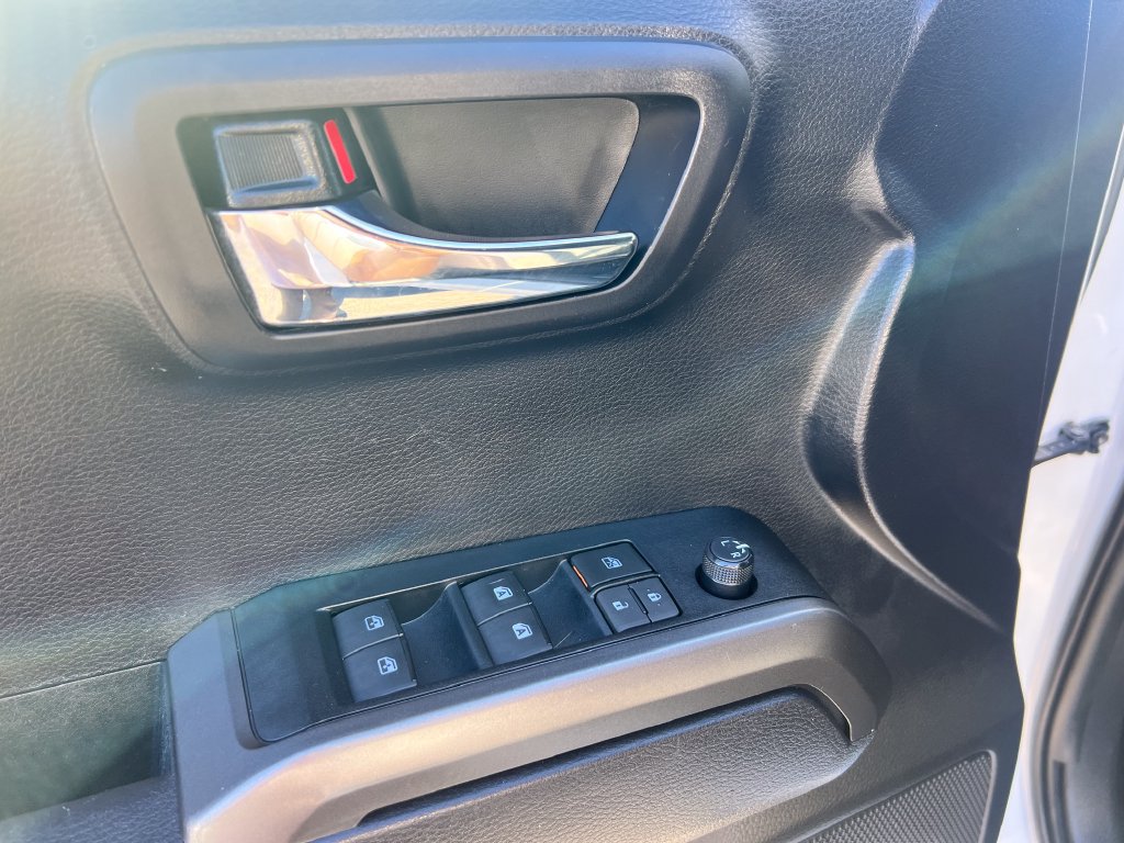Used 2020 Toyota Tacoma TRD Off-Road AWD/4WD image 13