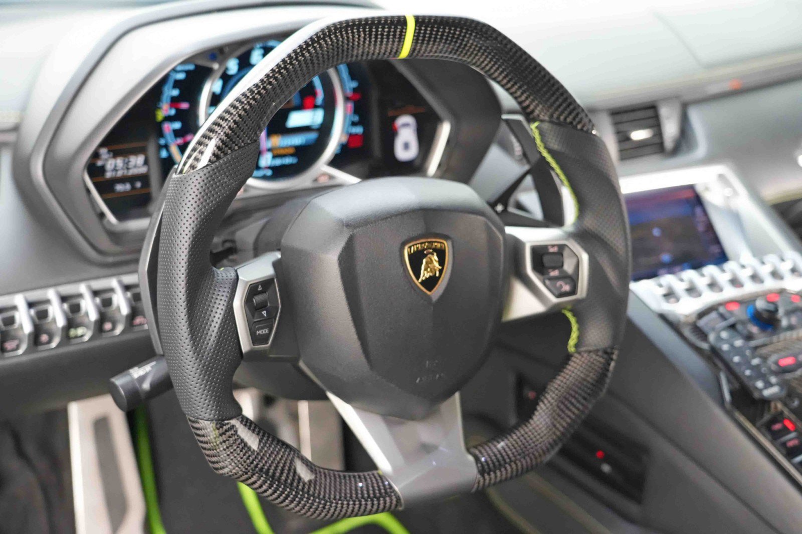 Used 2015 Lamborghini Aventador LP 700-4 image 31