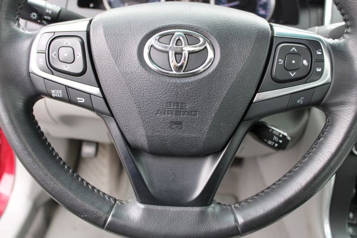 Used 2015 Toyota Camry XLE w/ Moonroof Package FWD image 13